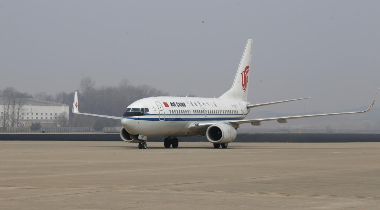 国航客机抵达平壤 中朝间客运航班恢复运营